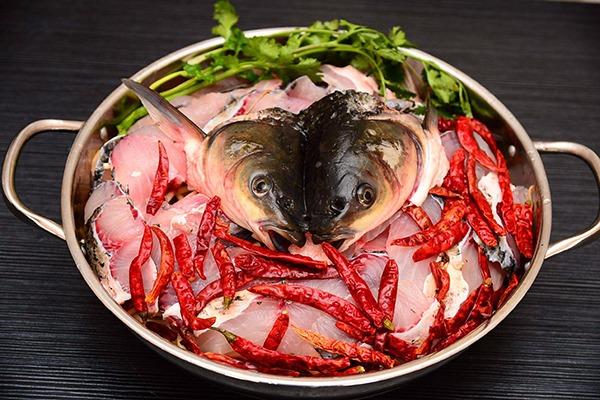 美廚老爹泉水蒸汽石鍋魚