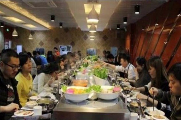 排排坐回轉(zhuǎn)小火鍋