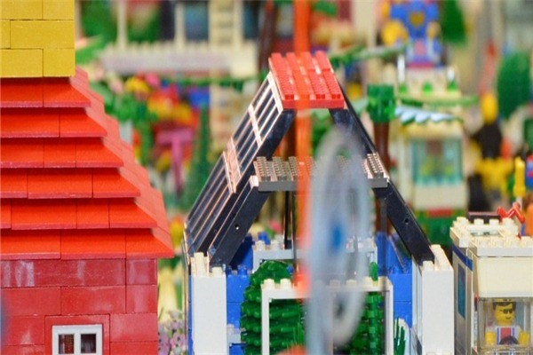 維度創(chuàng)客機(jī)器人