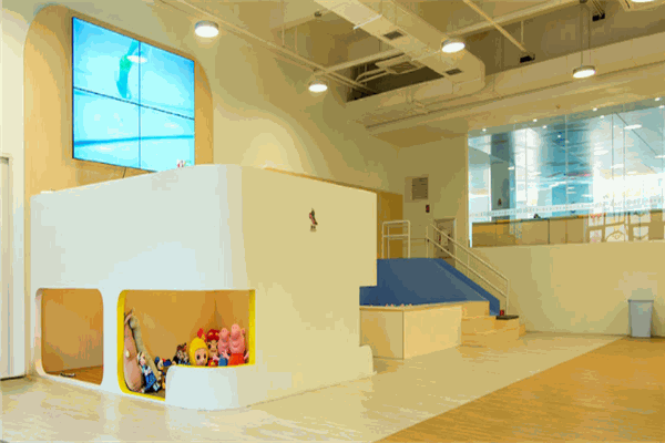 吐泡泡親子游泳俱樂(lè)部