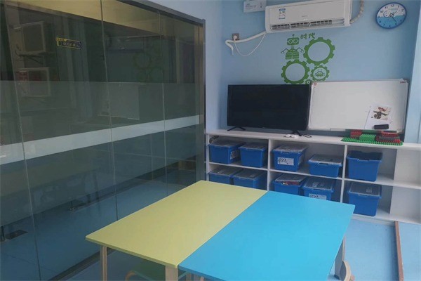 童創(chuàng)栗機器人創(chuàng)客教育培訓(xùn)