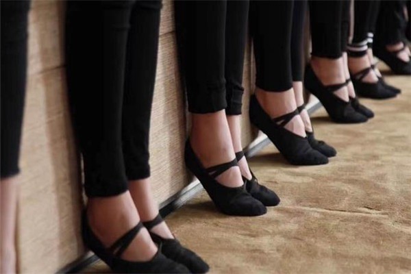 朵雅時(shí)尚模特培訓(xùn)學(xué)校