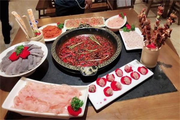 沈家洪城老火鍋宮格火鍋