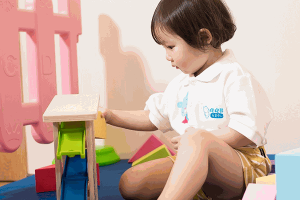 抱抱熊托育中心