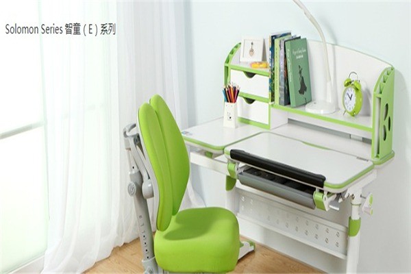 愛學(xué)習(xí)兒童桌椅