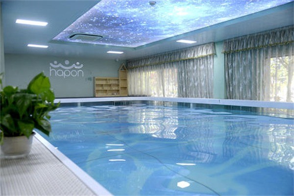 世紀(jì)頂點嬰兒游泳館