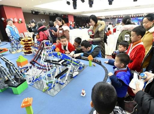 樂創(chuàng)世界機(jī)器人