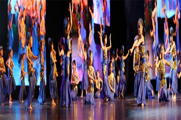 愛(ài)兒星國(guó)際早教中心