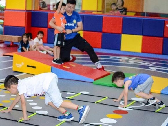 卓躍兒童運(yùn)動(dòng)館