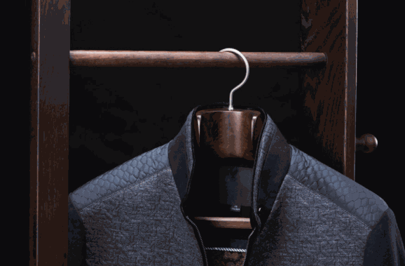 金領(lǐng)結(jié)原木衣架