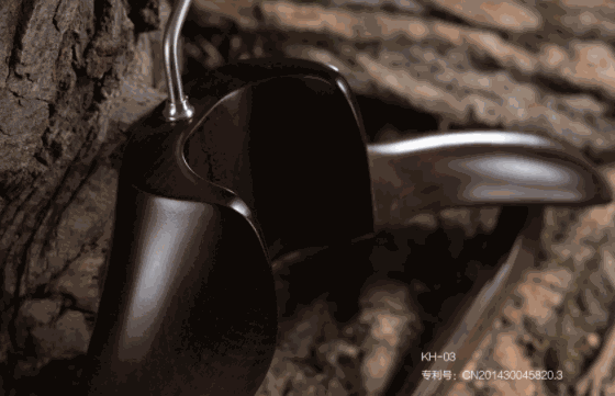 金領(lǐng)結(jié)原木衣架