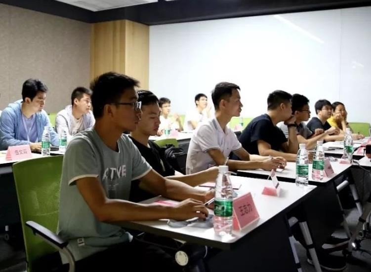 控客機(jī)器人培訓(xùn)