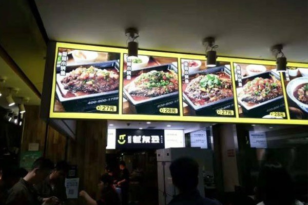 排隊(duì)貓酸菜魚(yú)