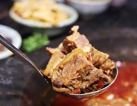 牛骨頭自助火鍋