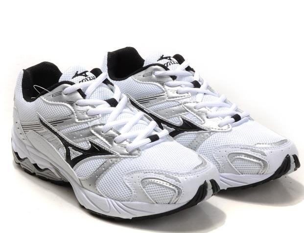 美津濃運(yùn)動(dòng)鞋