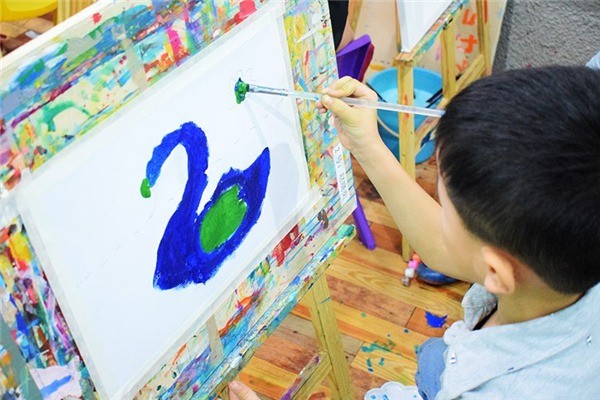 快樂(lè)陽(yáng)光藝術(shù)教育