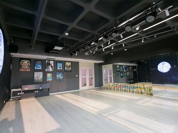 七色光美術(shù)學(xué)校