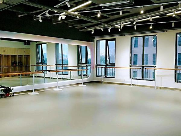 七色光美術(shù)學(xué)校