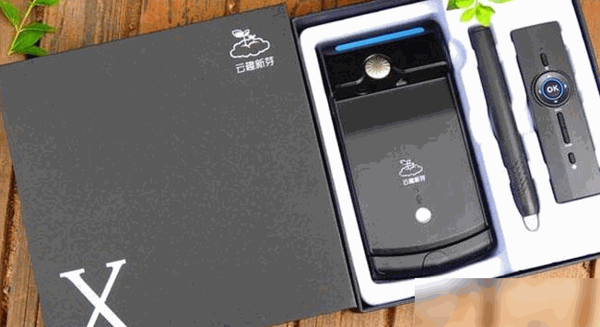 云趣新芽智能機器人