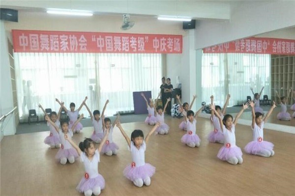 小天使舞蹈培訓(xùn)中心