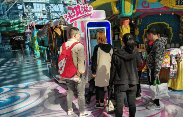 悅隆威自動(dòng)無(wú)人售賣冰淇淋機(jī)