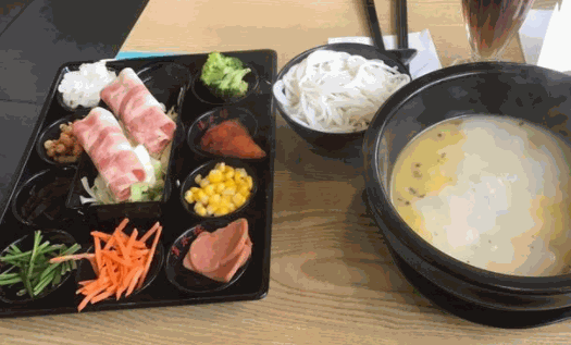 滇水緣過(guò)橋米線