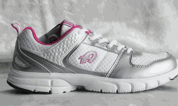 華泰運(yùn)動(dòng)鞋