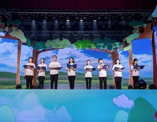 藍(lán)色天空少兒美術(shù)