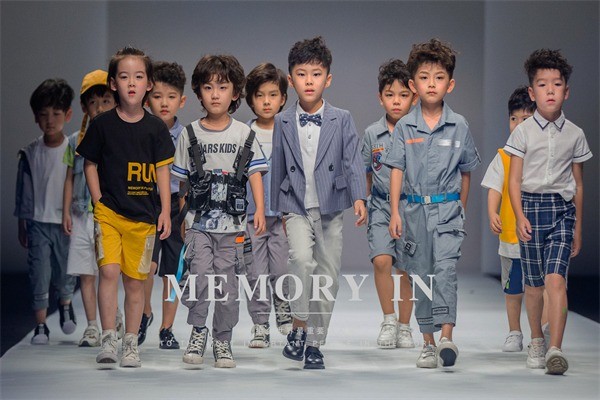 兩個(gè)小朋友童裝