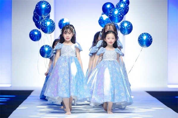 兩個(gè)小朋友童裝