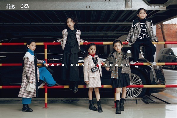 兩個(gè)小朋友童裝