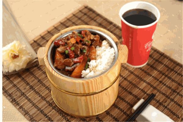 李記木桶飯