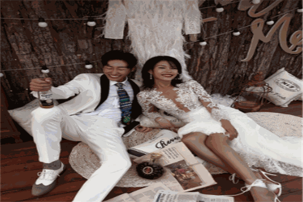 遠(yuǎn)潮婚紗攝影