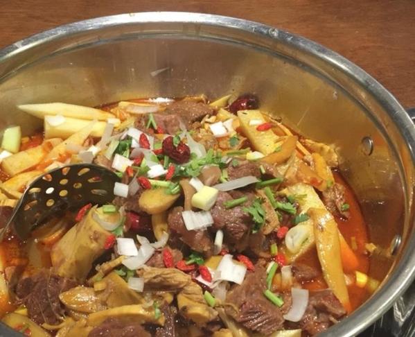 牛坐莊筋頭巴腦鍋