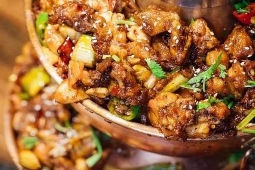 巴四老城區(qū)炭火牛蛙