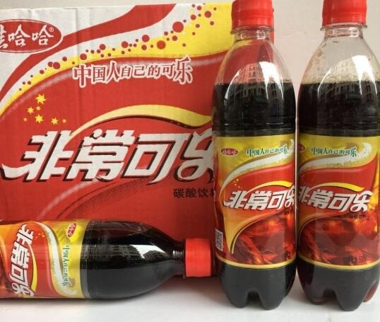 非?？蓸? /></p><p>自1998年5月投產(chǎn)以來，非?？蓸樊愜娡黄?，現(xiàn)年產(chǎn)銷量已超60萬噸，與可口可樂、百事可樂形成三足鼎立之勢，打破了非常可樂推出市場時一些人的“非?？蓸?，非死不可”，“非?？蓸?，非?？尚Α钡念A(yù)言，也打破了可口可樂不可戰(zhàn)勝的神話，鼓舞了廣大民族品牌參與國際競爭的勇氣和信心。</p><p><img src=