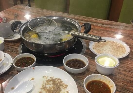 逩逩?；疱? /></p><p>逩逩?；疱佉酝晟频慕?jīng)營(yíng)管理體系及成本控制體系為導(dǎo)向的餐飲新模式，提高運(yùn)營(yíng)管理能力及降低經(jīng)營(yíng)成本。逩逩牛火鍋調(diào)料傳統(tǒng)，用料講究，食用火候恰當(dāng)，體現(xiàn)了火鍋麻、辣、鮮、香的特色。高興壹鍋具有能適應(yīng)東、南、西、北各種飲食、各種口味的廣泛性。逩逩?；疱伄a(chǎn)品豐富，系列多樣，老少皆宜。</p><p><img src=