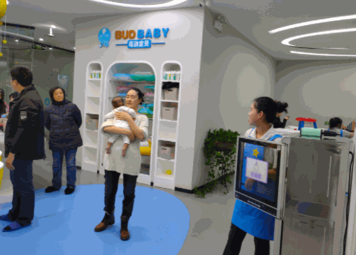 萌動寶貝親子游泳館