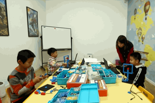 動(dòng)力貓機(jī)器人編程教育