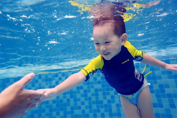 海豚家親子游泳