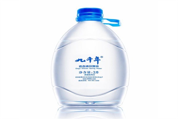 九千年冰川泉水