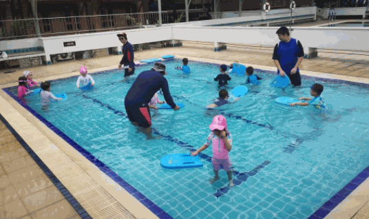 游學(xué)寶寶游泳館