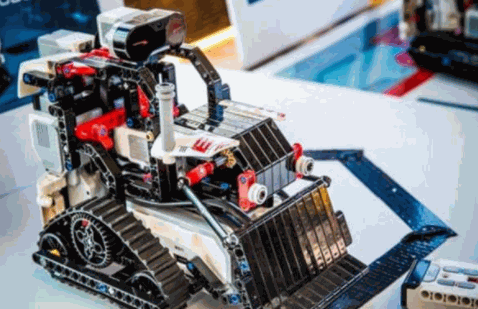 費(fèi)特樂(lè)高機(jī)器人