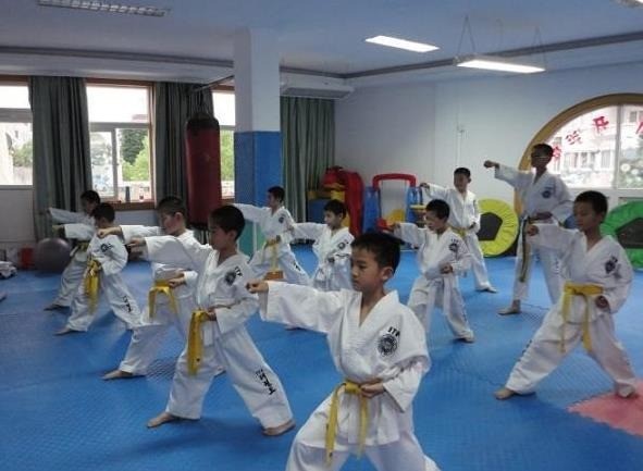 龍威跆拳道