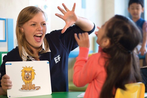 輕聽(tīng)英語(yǔ)