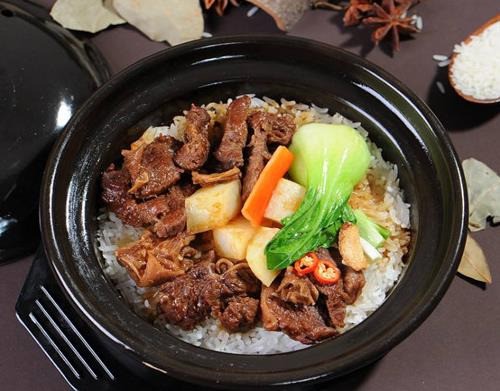 梓豪天下煲仔飯花甲米線