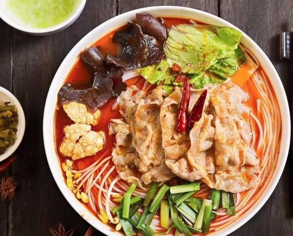 六兩半火鍋米線