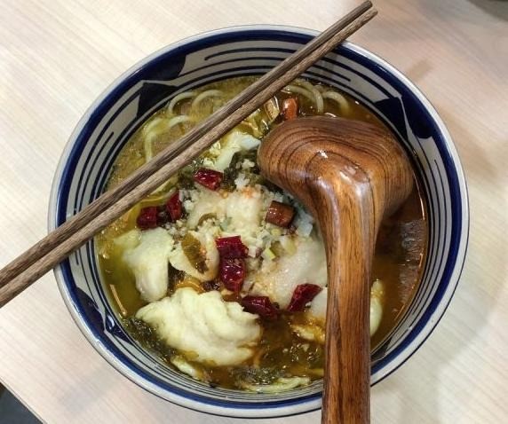 小巷見面酸菜魚面