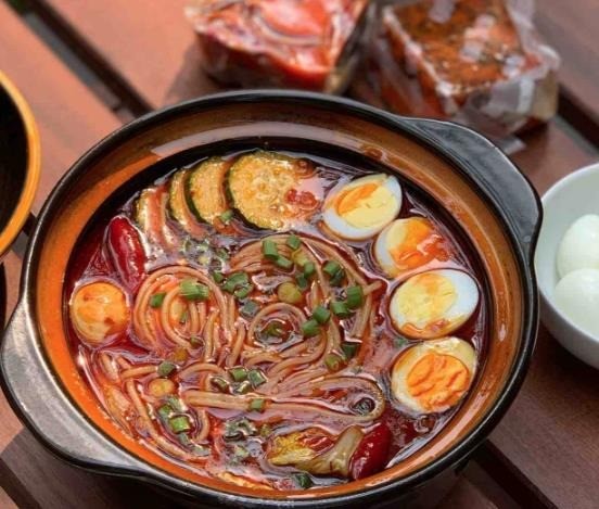 重慶火鍋米線