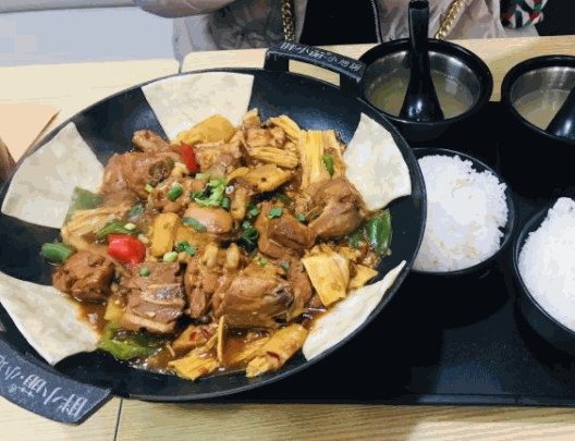 胖小萌鮮雞小地鍋